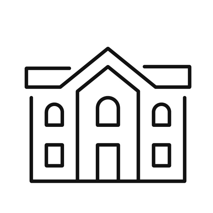 Einfaches schwarzes Umriss-Symbol eines großen Hauses oder Gebäudes mit einem zentralen Eingang, einem Bogenfenster über der Tür und symmetrischen Fenstern auf beiden Seiten.