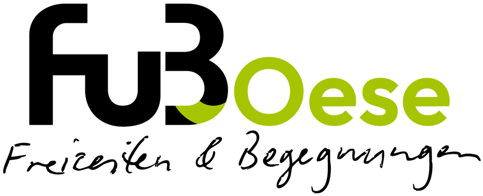 Logo mit dem Schriftzug FuB Oese in Schwarz und Grün, darunter die handschriftlichen Worte Freizeiten & Begegnungen.